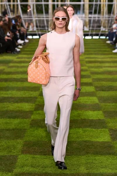 Look 64